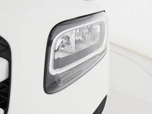 Mercedes-Benz GLB view 8