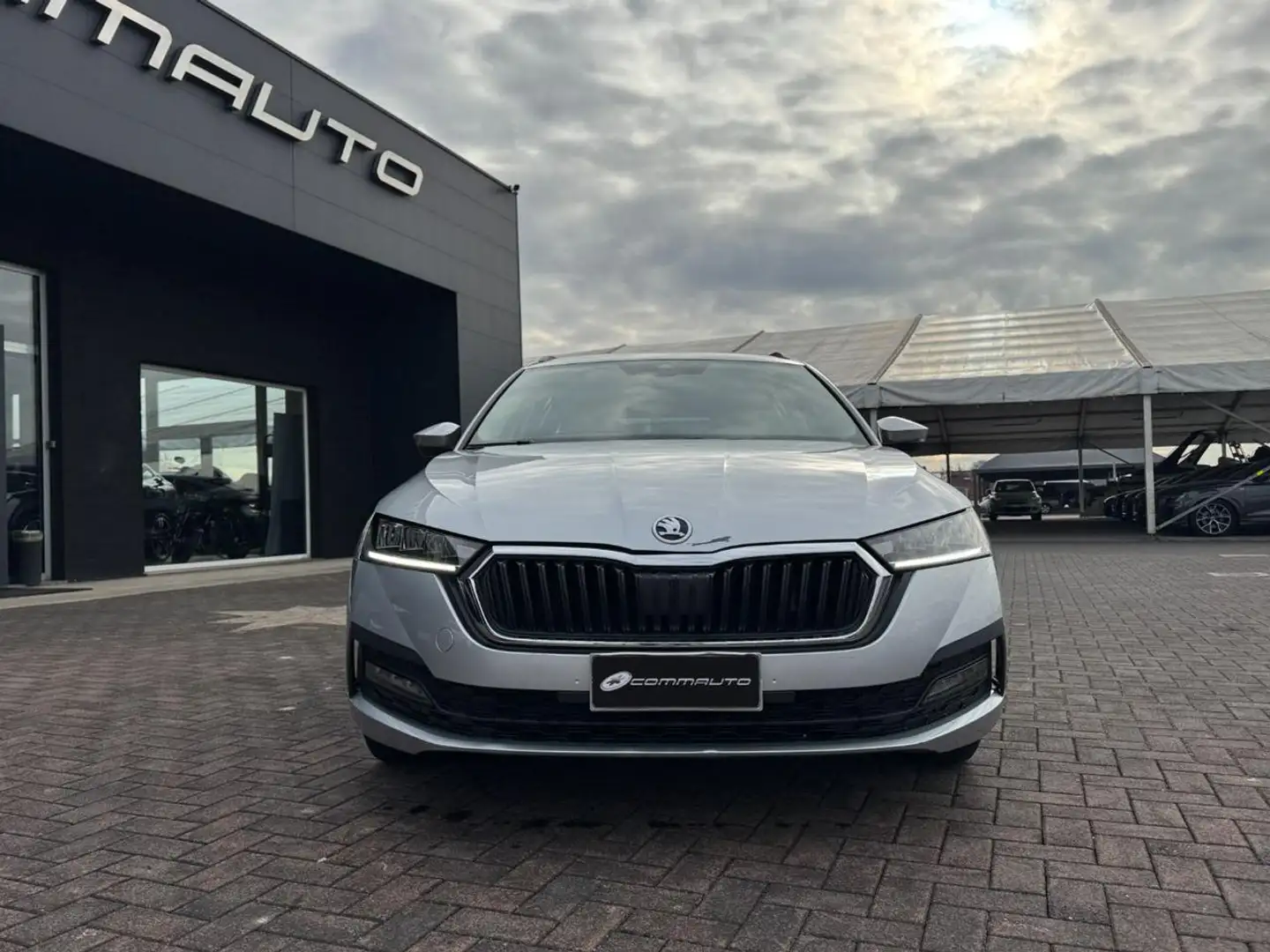 Skoda Octavia 2.0 TDI EVO SCR DSG Wagon Executive Gris - 2