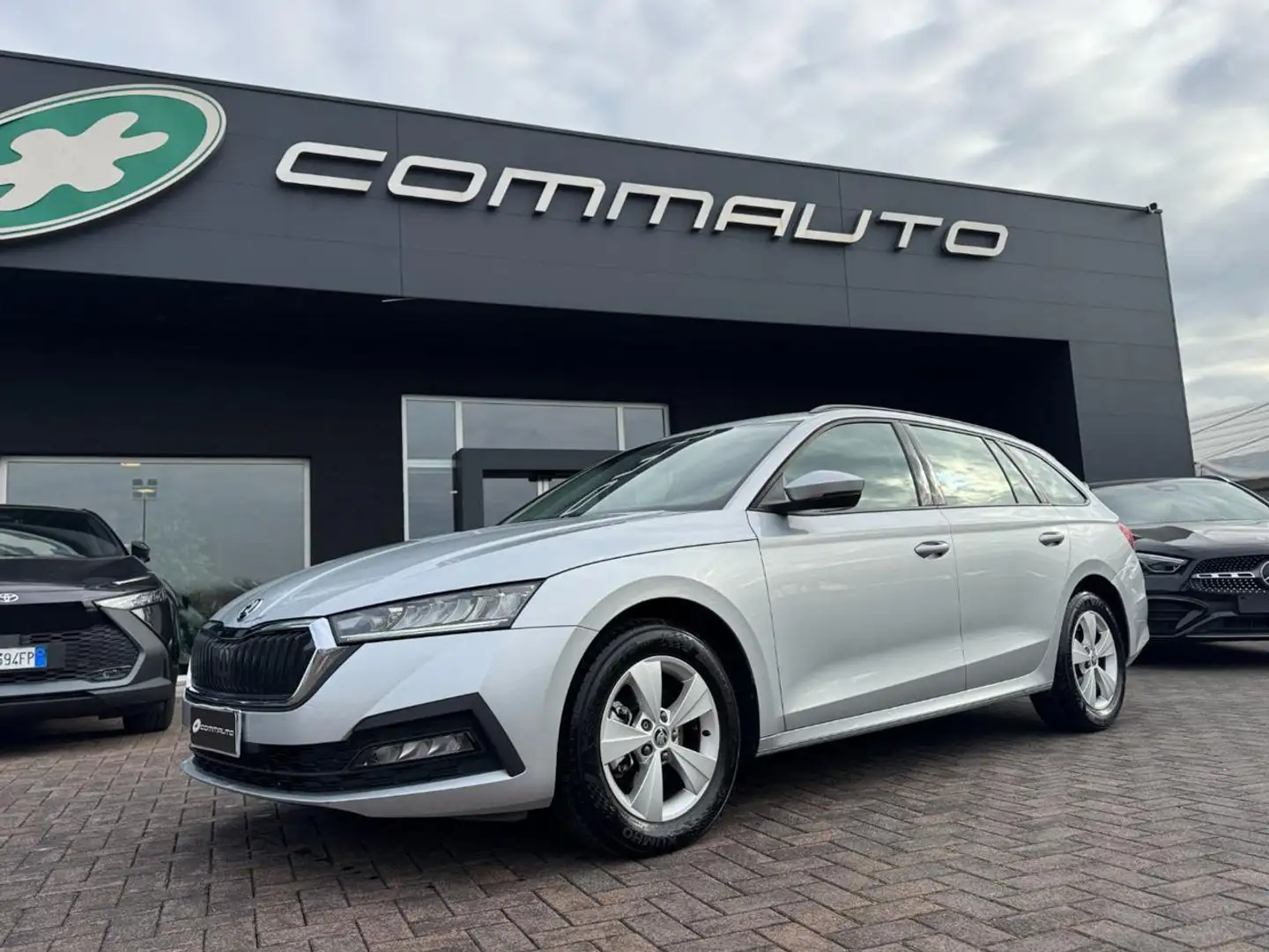 Skoda Octavia 2.0 TDI EVO SCR DSG Wagon Executive Gris - 1