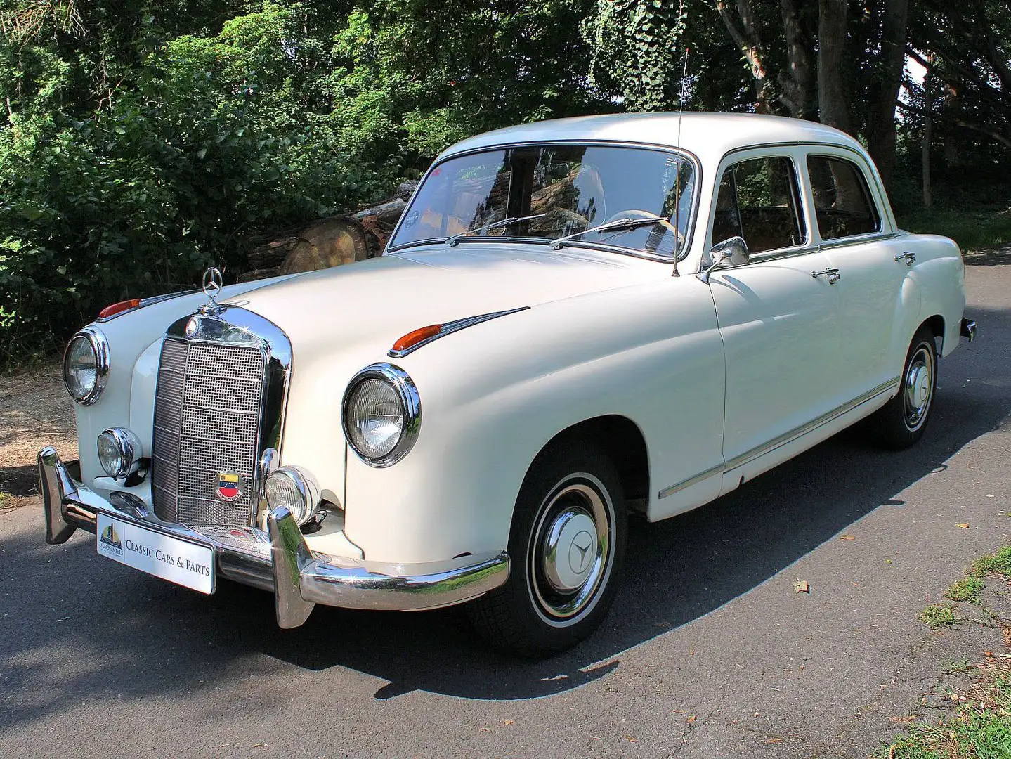 Mercedes-Benz 220 219 Ponton W105 - (Restauriert, Uhr, Radio) Blanc - 2
