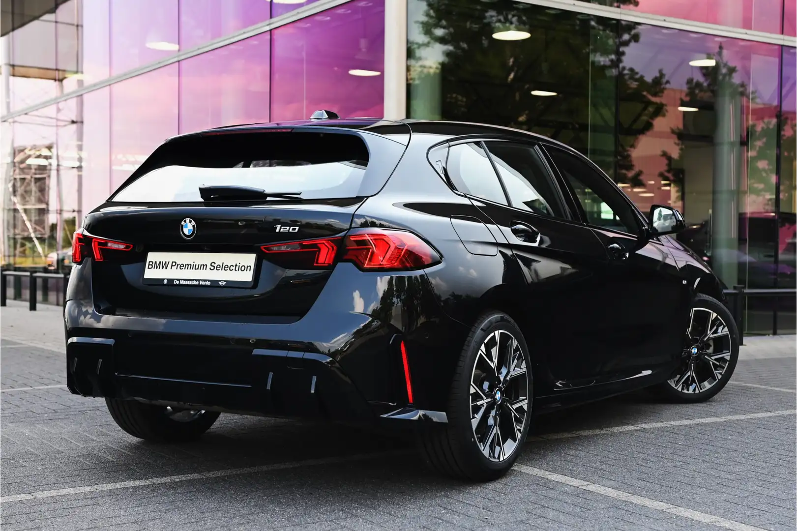 BMW 120 1 Serie M Sport Automaat / Trekhaak / Sportstoelen Nero - 2