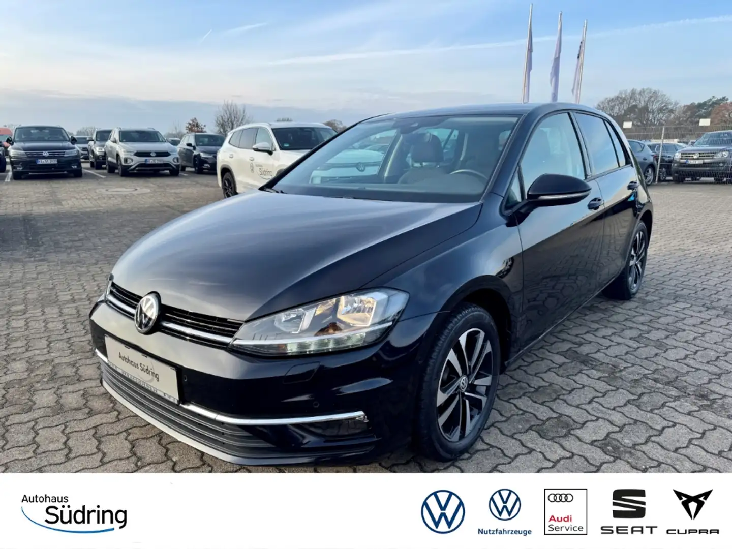 Volkswagen Golf VII 1,0 TSI IQ.Drive AHK ACC SHZ PDCv+h Schwarz - 1