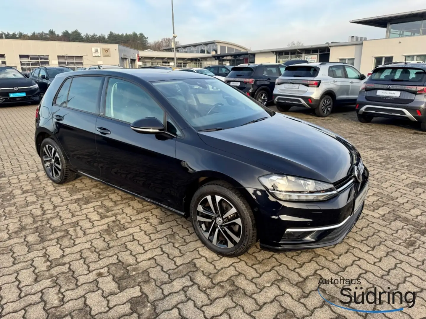 Volkswagen Golf VII 1,0 TSI IQ.Drive AHK ACC SHZ PDCv+h Schwarz - 2