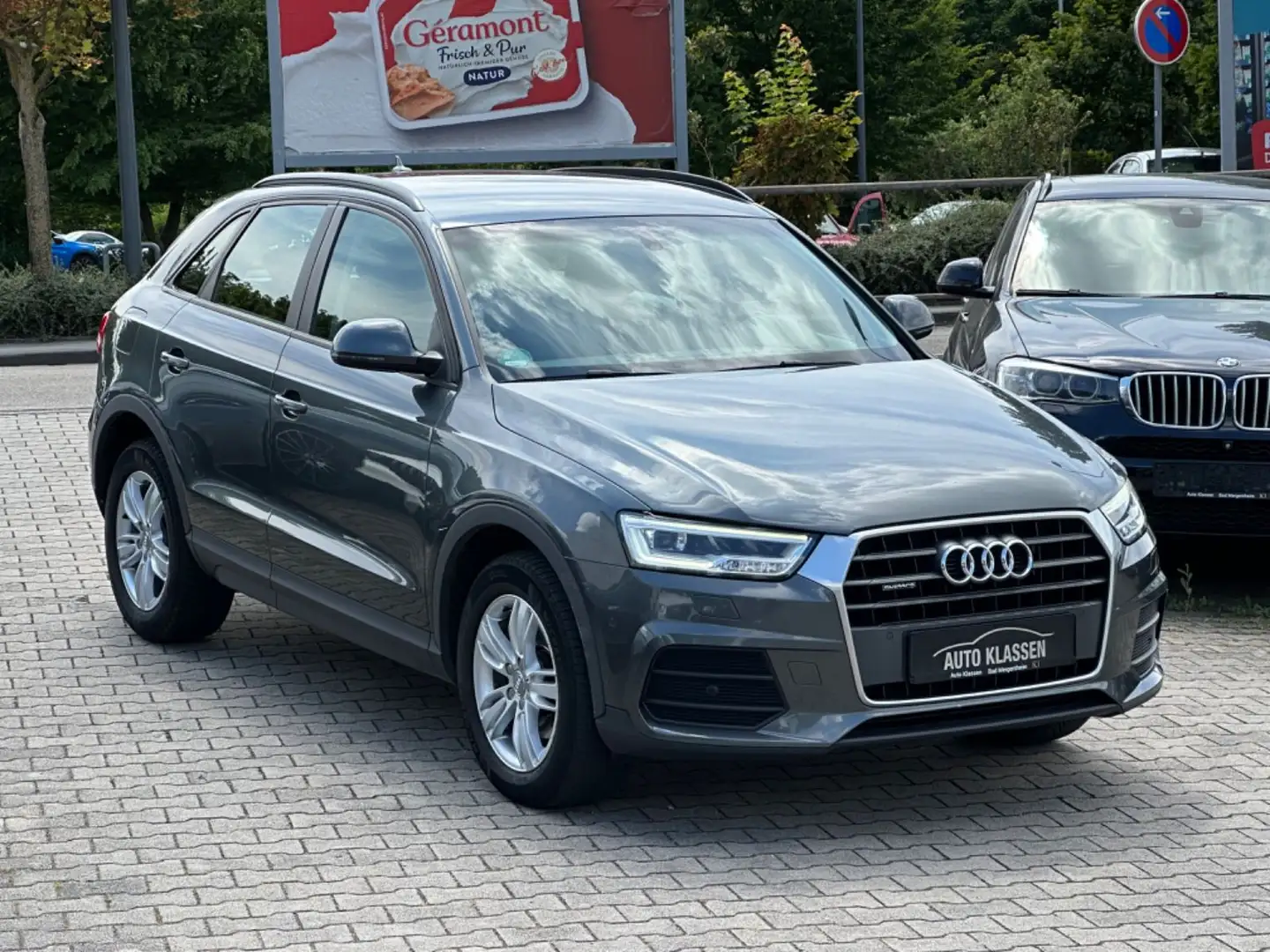 Audi Q3 quattro 1.Hand/Service Audi/Automatik/PDC Grijs - 1