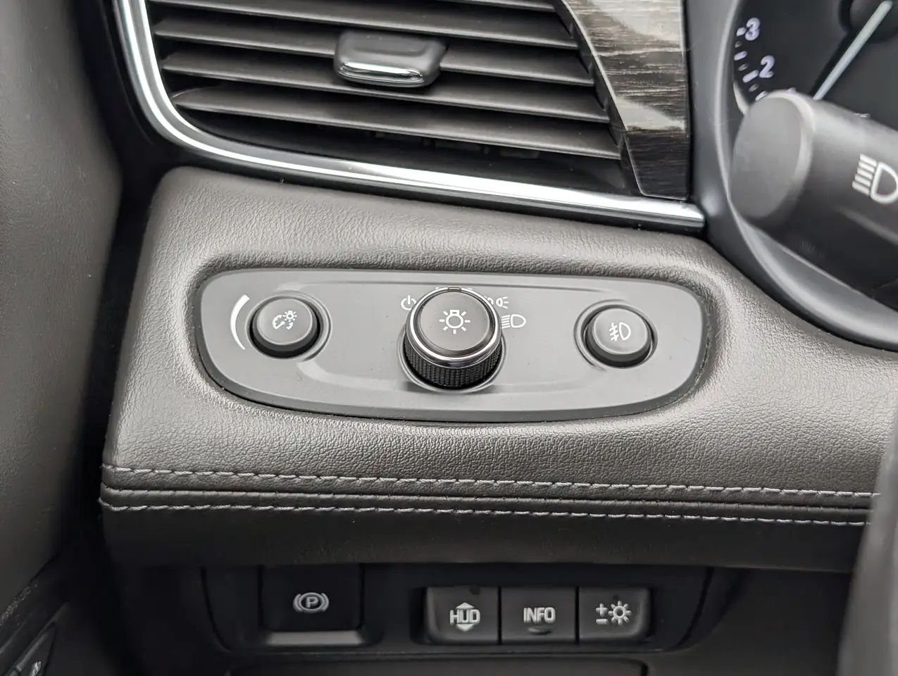 Buick Lacrosse снимка Buick Lacrosse