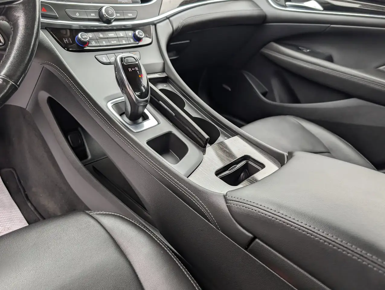 Buick Lacrosse снимка Buick Lacrosse