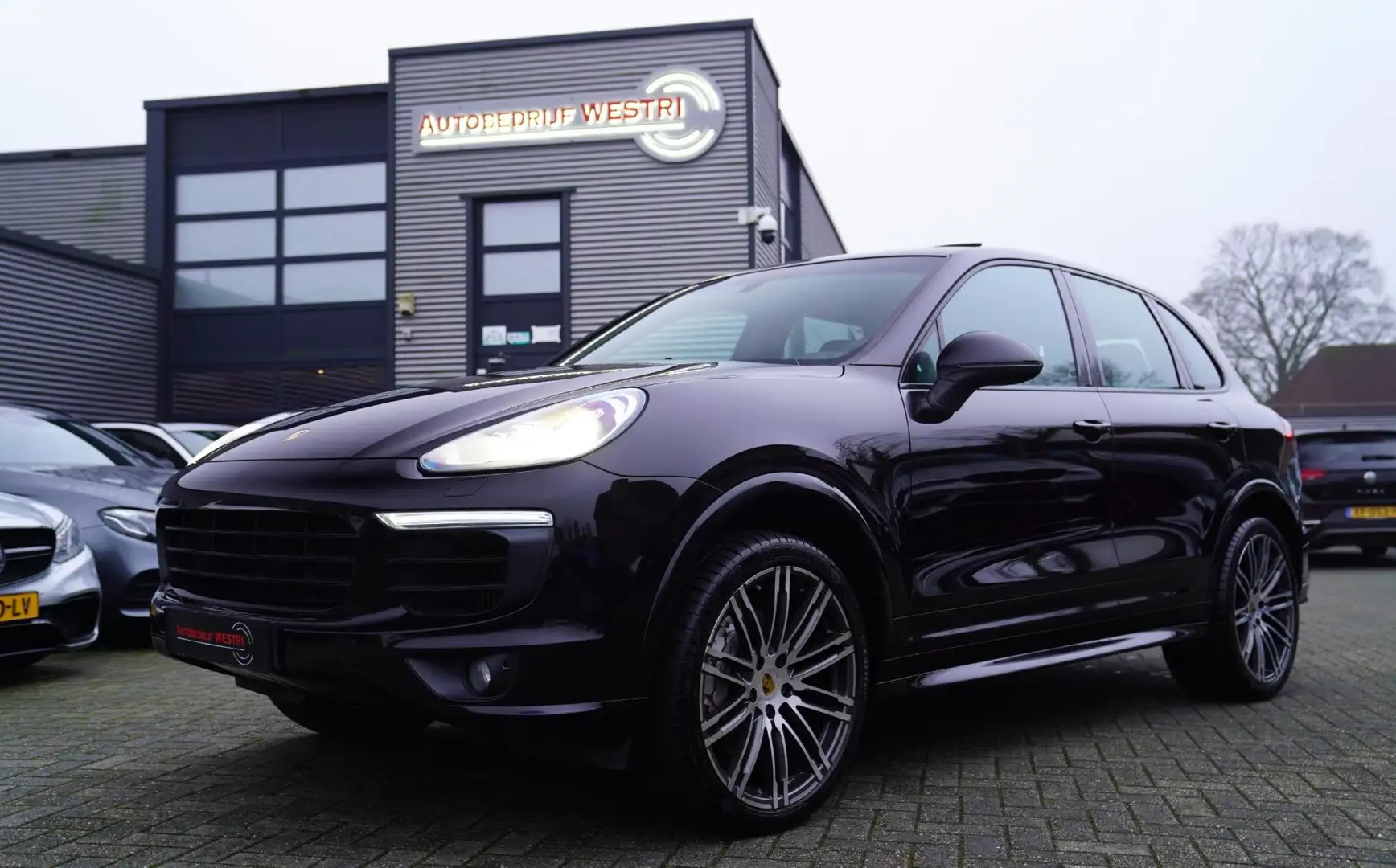 Porsche Cayenne 4.2 D S | Panorama | Luchtvering | Xenon | Facelif Zwart - 1