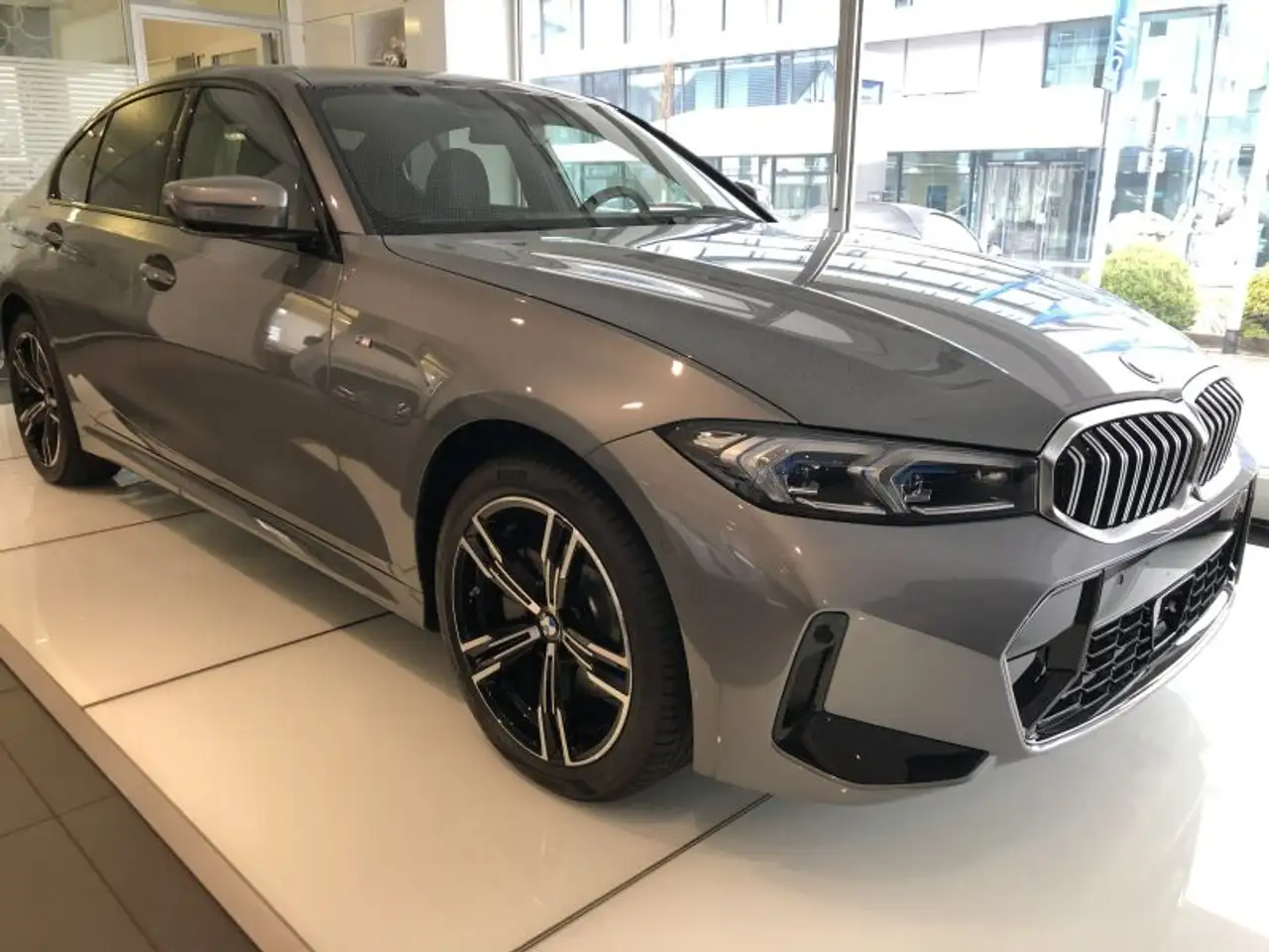 BMW 330