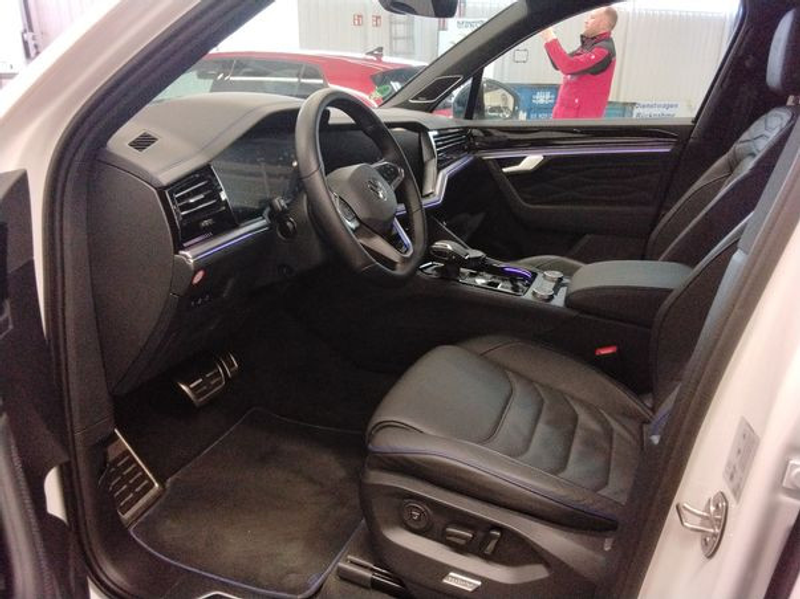 Volkswagen Touareg R 3.0TSI eHybrid +AHK+HUD+DYNAUDIO+ — photo 4
