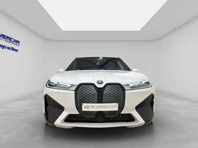 BMW Ix view 2