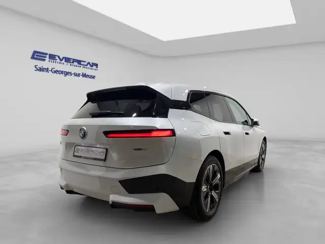 BMW Ix view 4