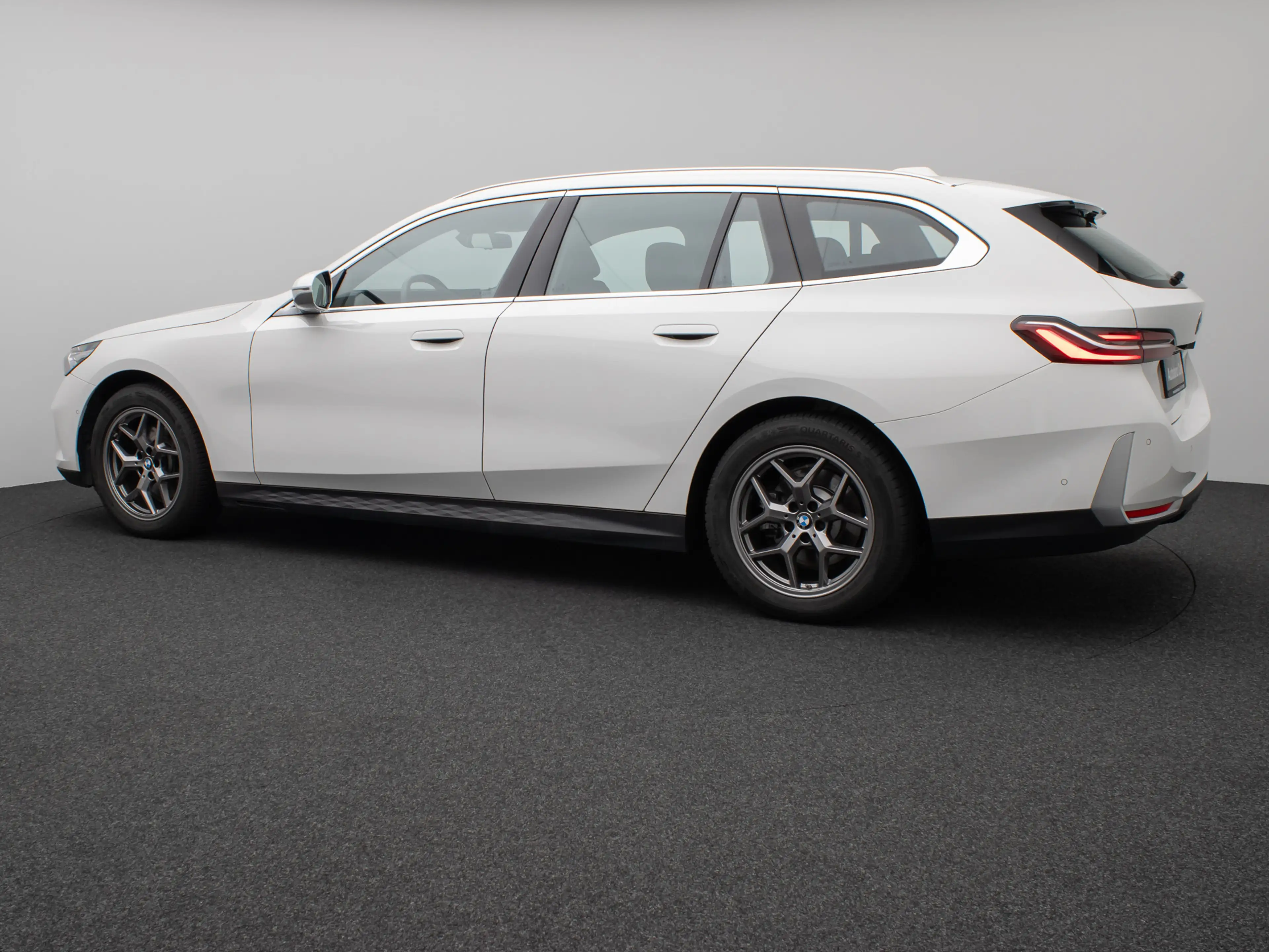 BMW 520 Kamera DAB Alarm DrivingAssist Leder Sport — photo 10