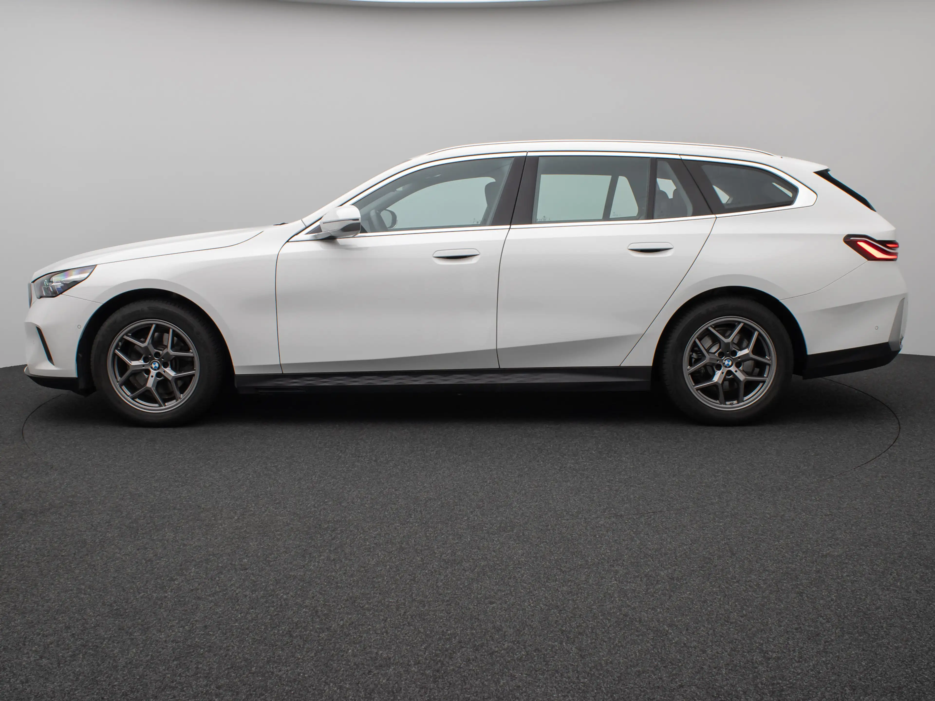 BMW 520 Kamera DAB Alarm DrivingAssist Leder Sport — photo 11