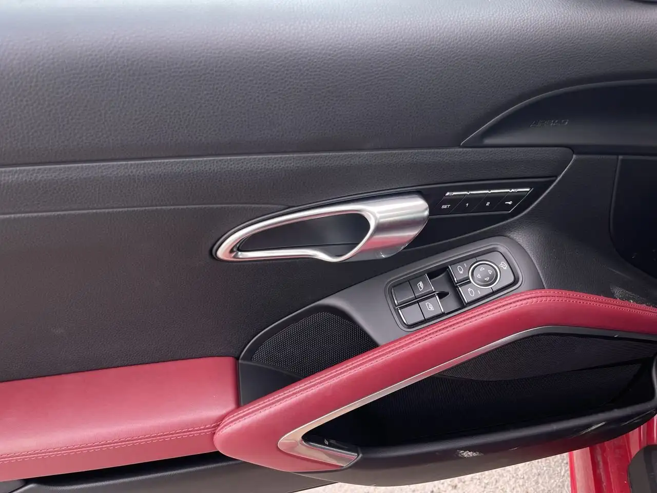 Porsche 718 Boxster снимка Porsche 718 Boxster
