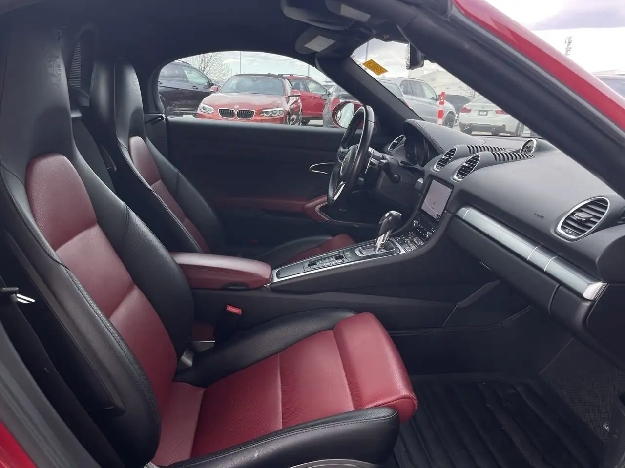 Porsche 718 Boxster снимка Porsche 718 Boxster