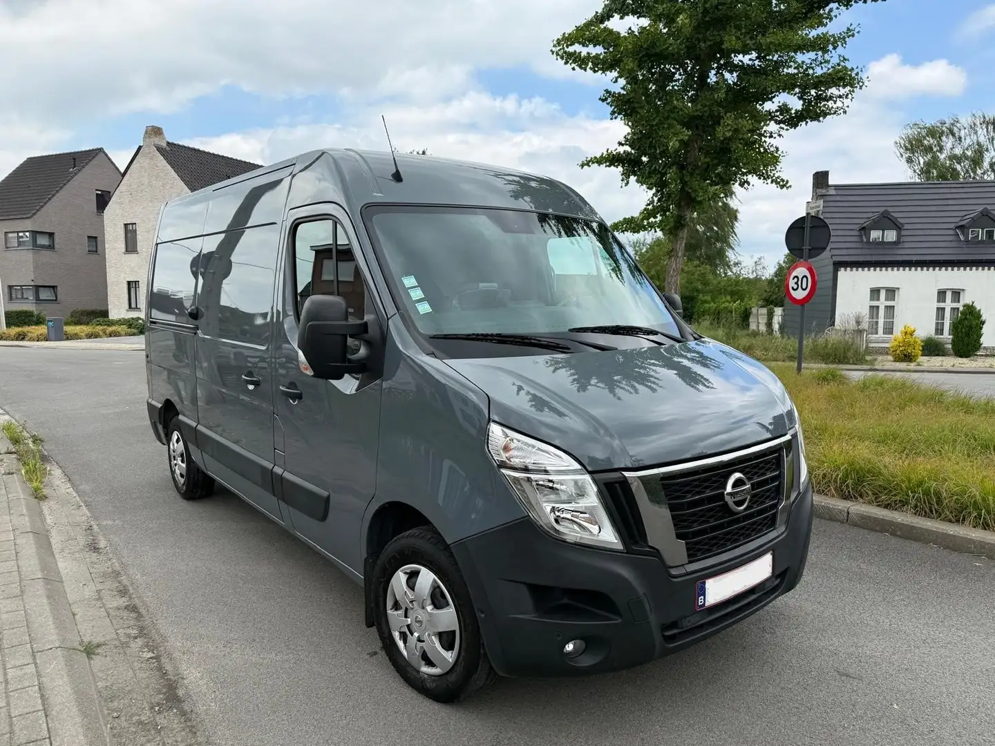 Nissan Interstar Interstar L2H2 2,3 dCi 135 FWD QS N-Connecta Gris - 1