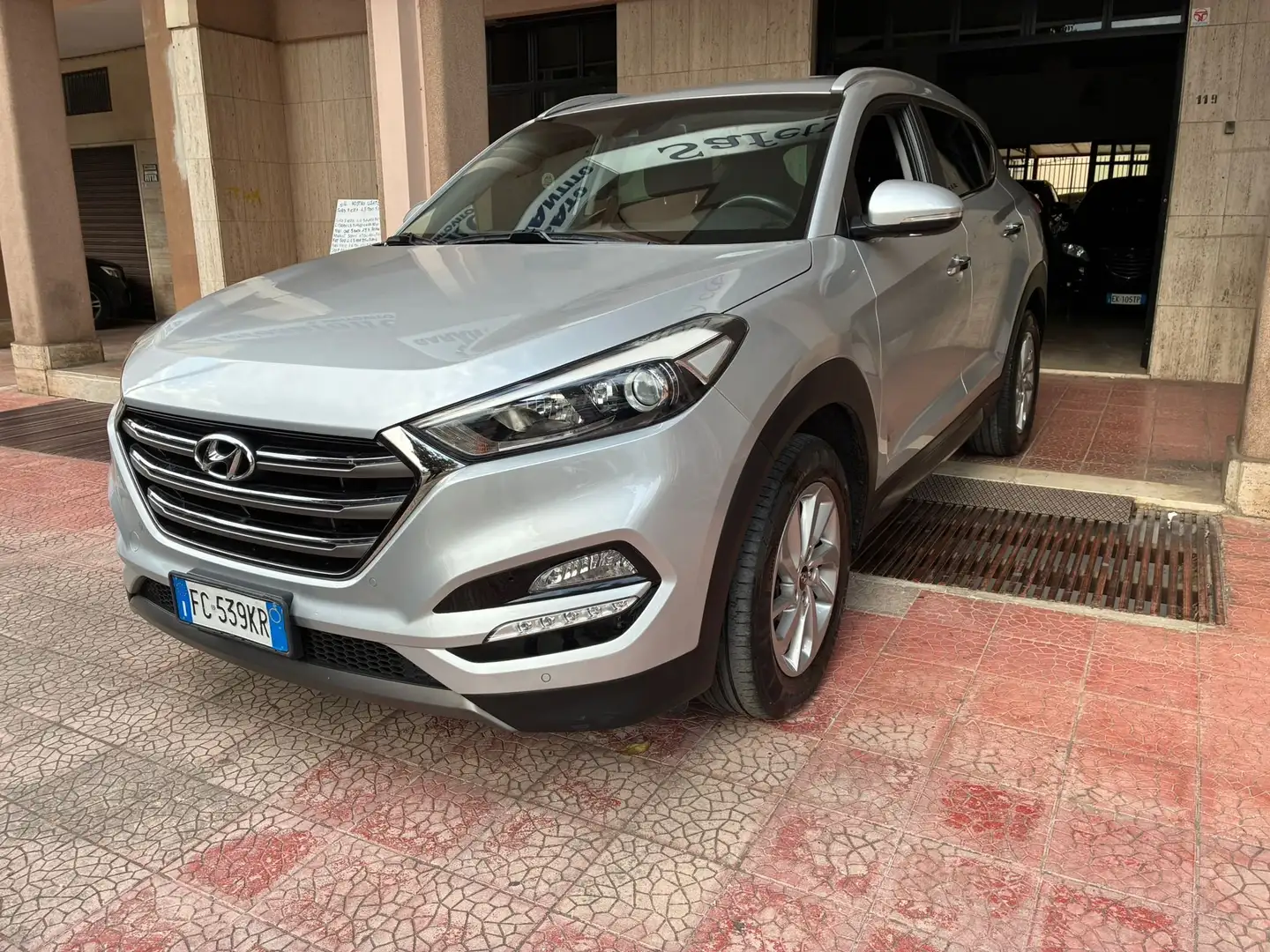 Hyundai TUCSON Tucson 1.7 crdi Xpossible 2wd 115cv Grigio - 1