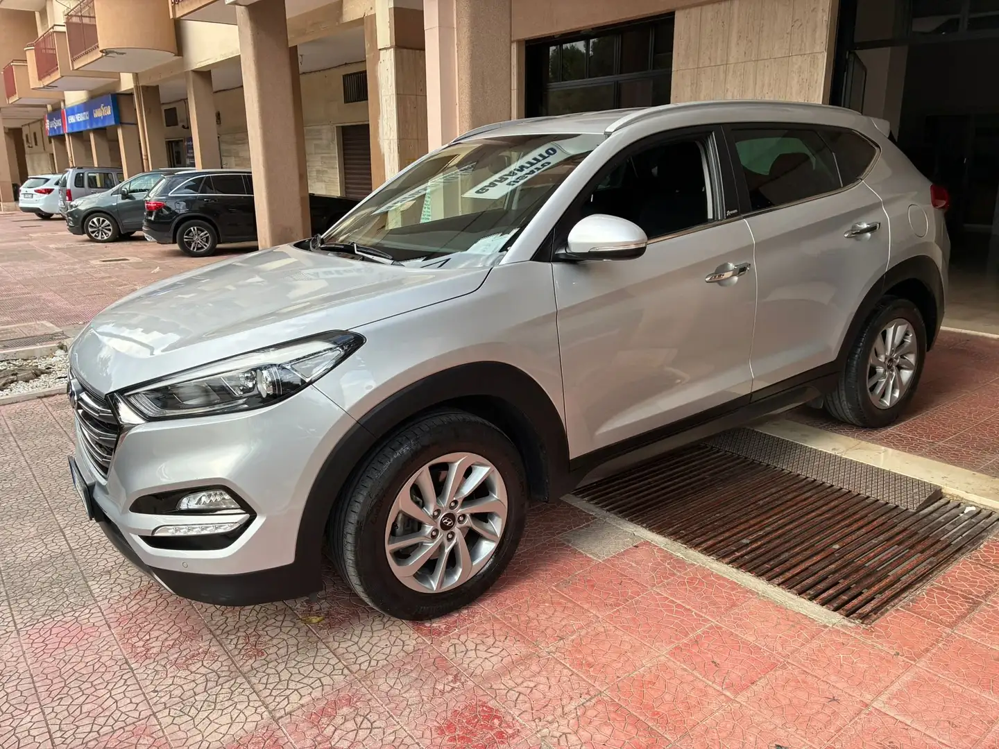 Hyundai TUCSON Tucson 1.7 crdi Xpossible 2wd 115cv Grigio - 2