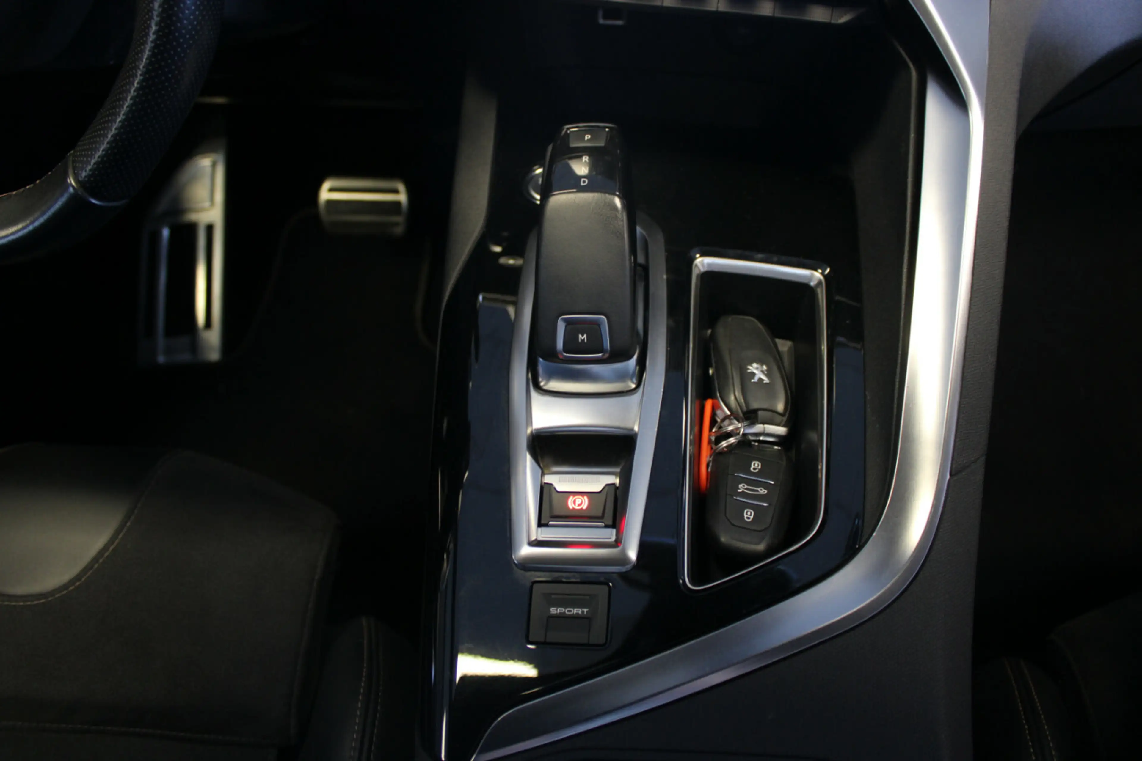 Peugeot 5008 BlueHDi 180 EAT8 GT -7-Sitzer - — photo 12