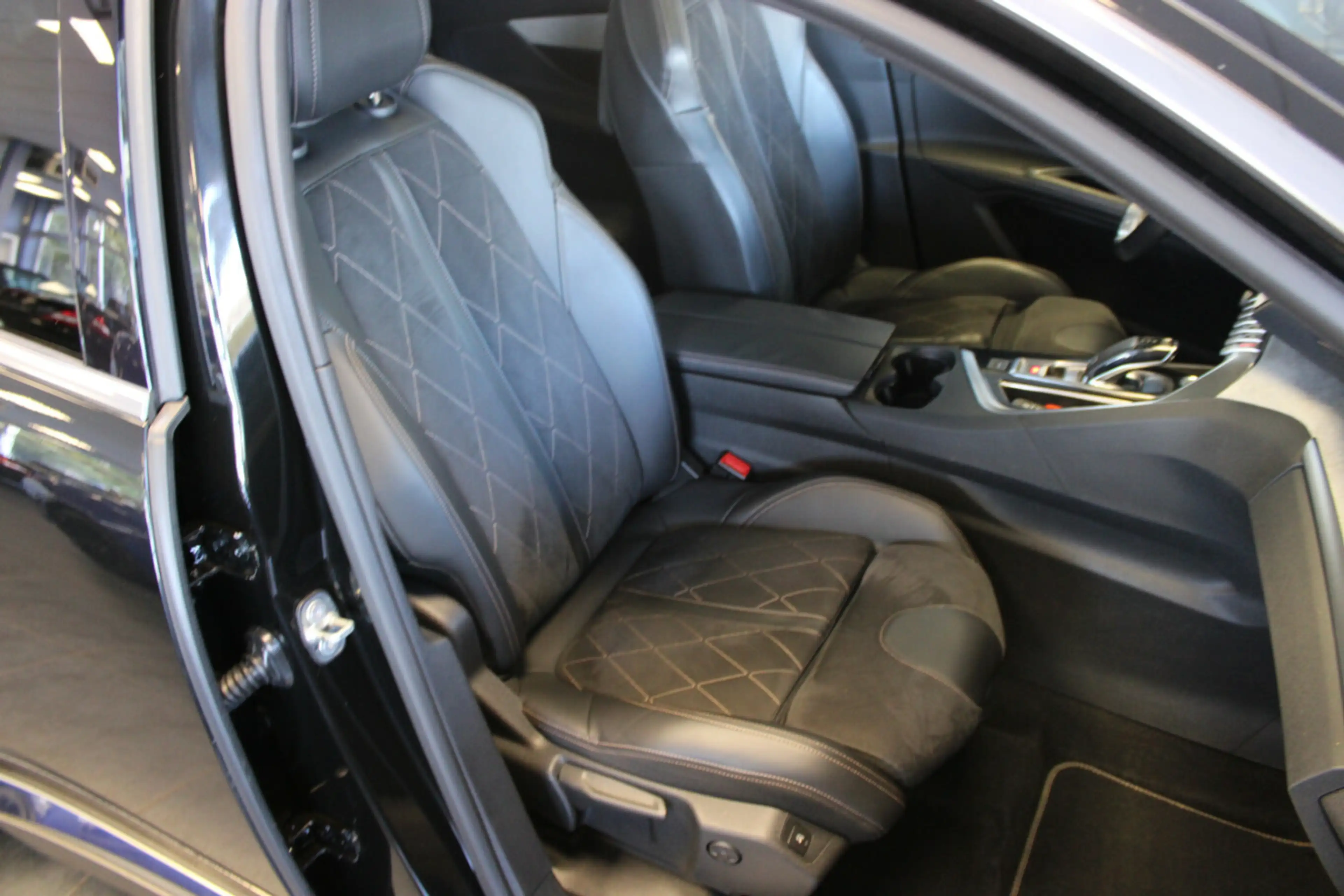 Peugeot 5008 BlueHDi 180 EAT8 GT -7-Sitzer - — photo 13