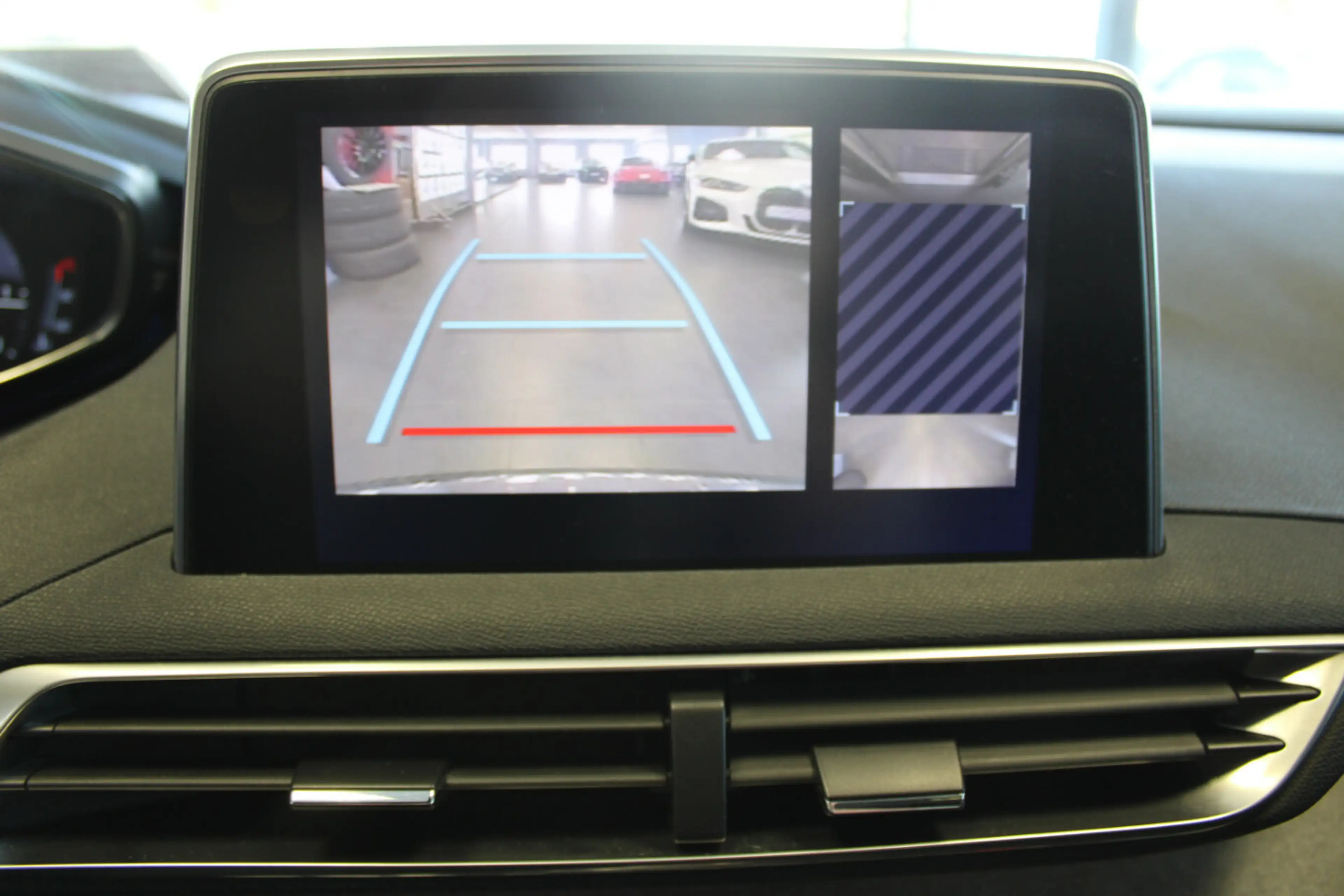 Peugeot 5008 BlueHDi 180 EAT8 GT -7-Sitzer - — photo 11