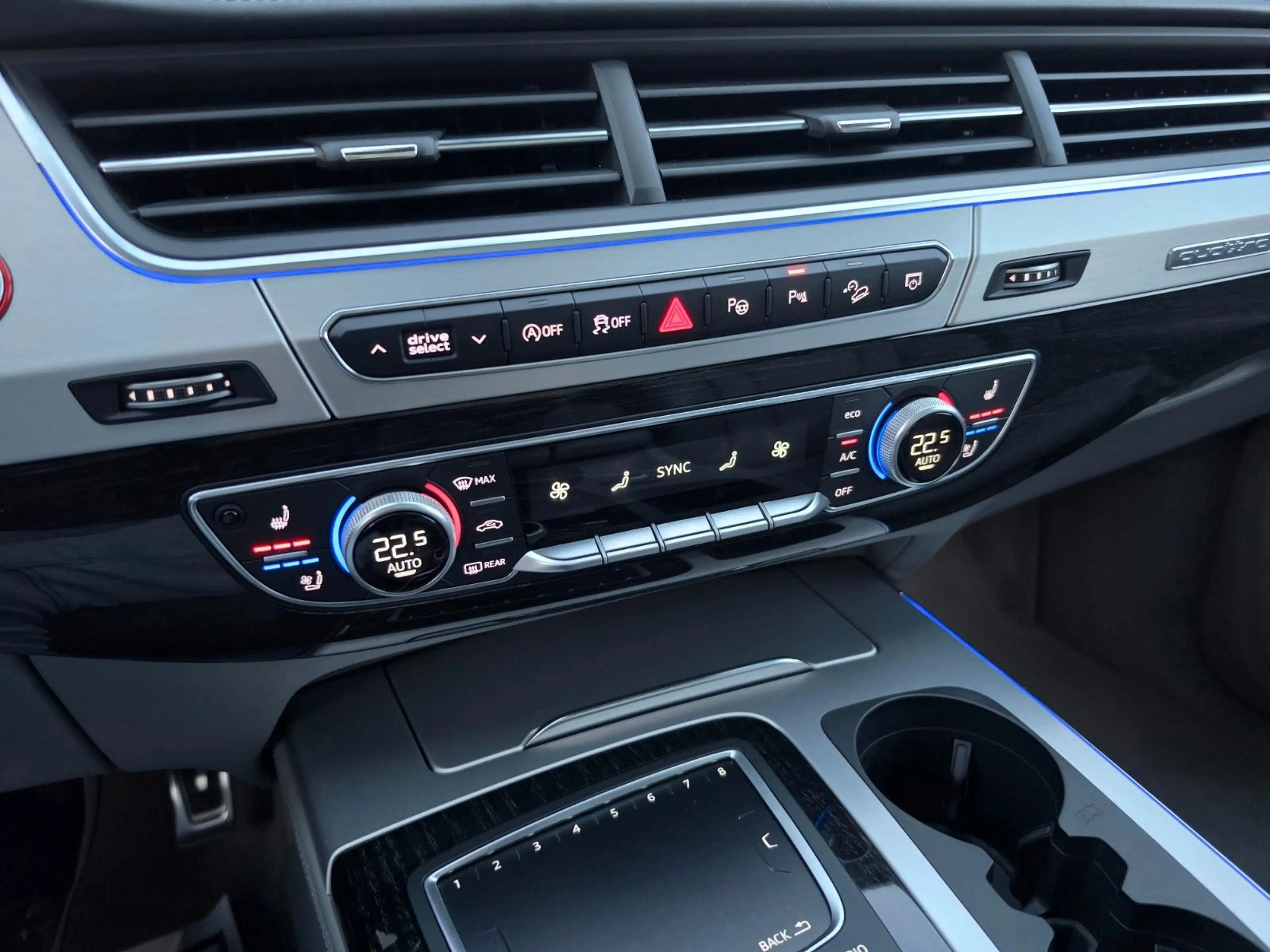 Audi SQ7 4.0 TDI QUATTRO 22 ZOLL MASSAGE PANO VIRTUAL — photo 15