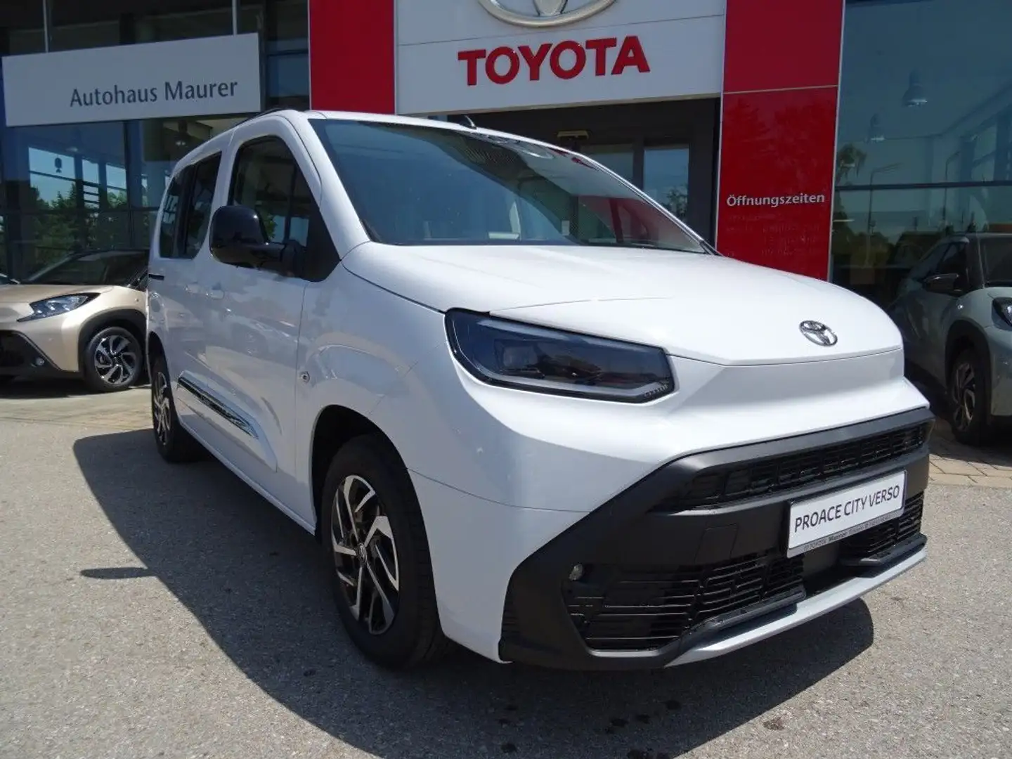 Toyota Proace City Verso 1.5 D-4D L1 Aut Team Deutschland Weiß - 1
