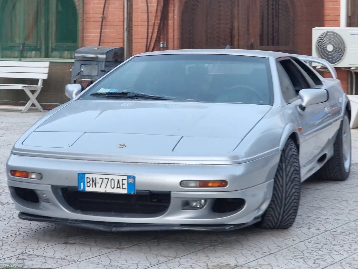 Lotus Esprit - 1