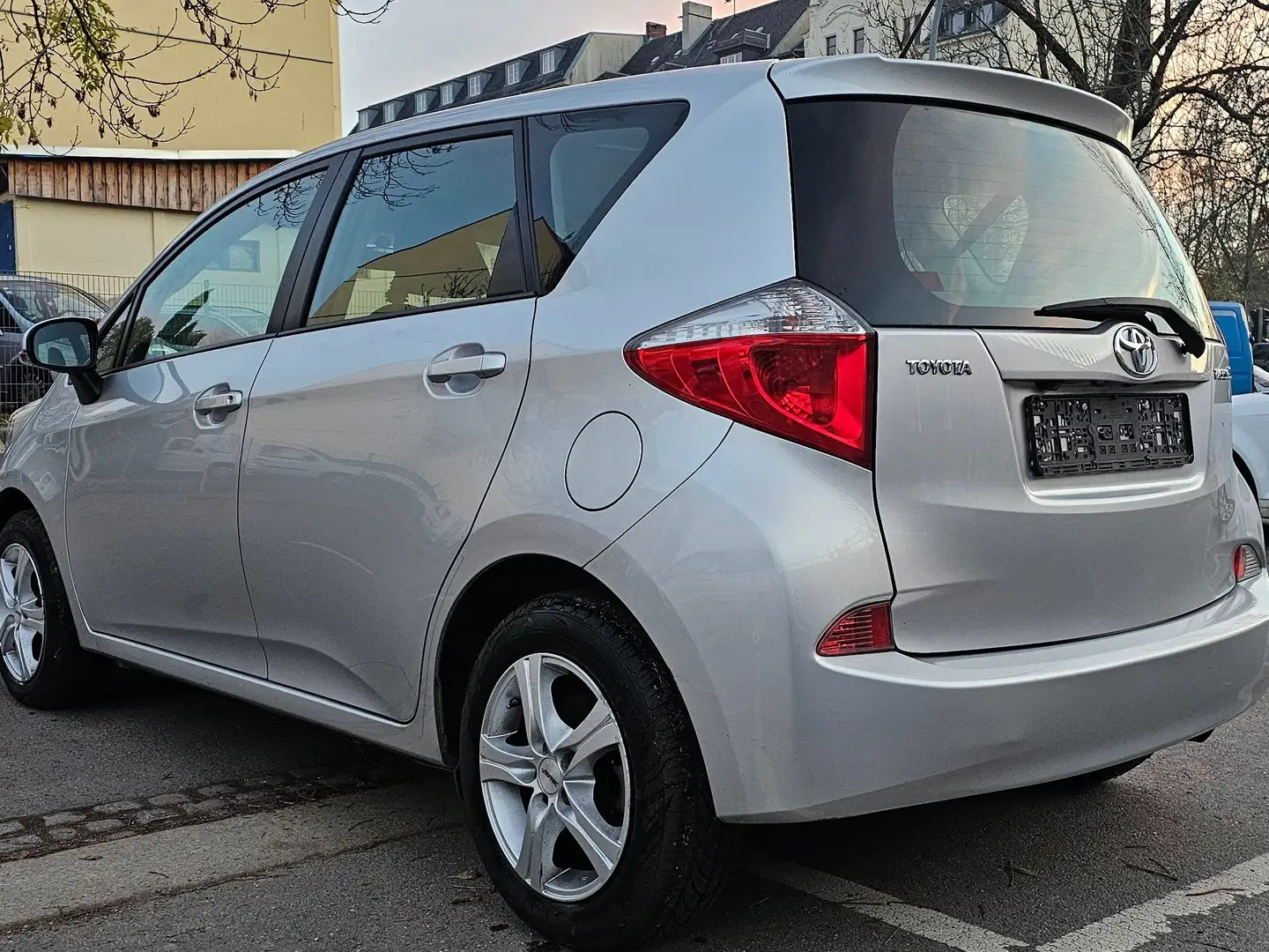 Toyota Verso-S Life*Klima*Navi*2 Hand*67 Tkm* Grey - 2