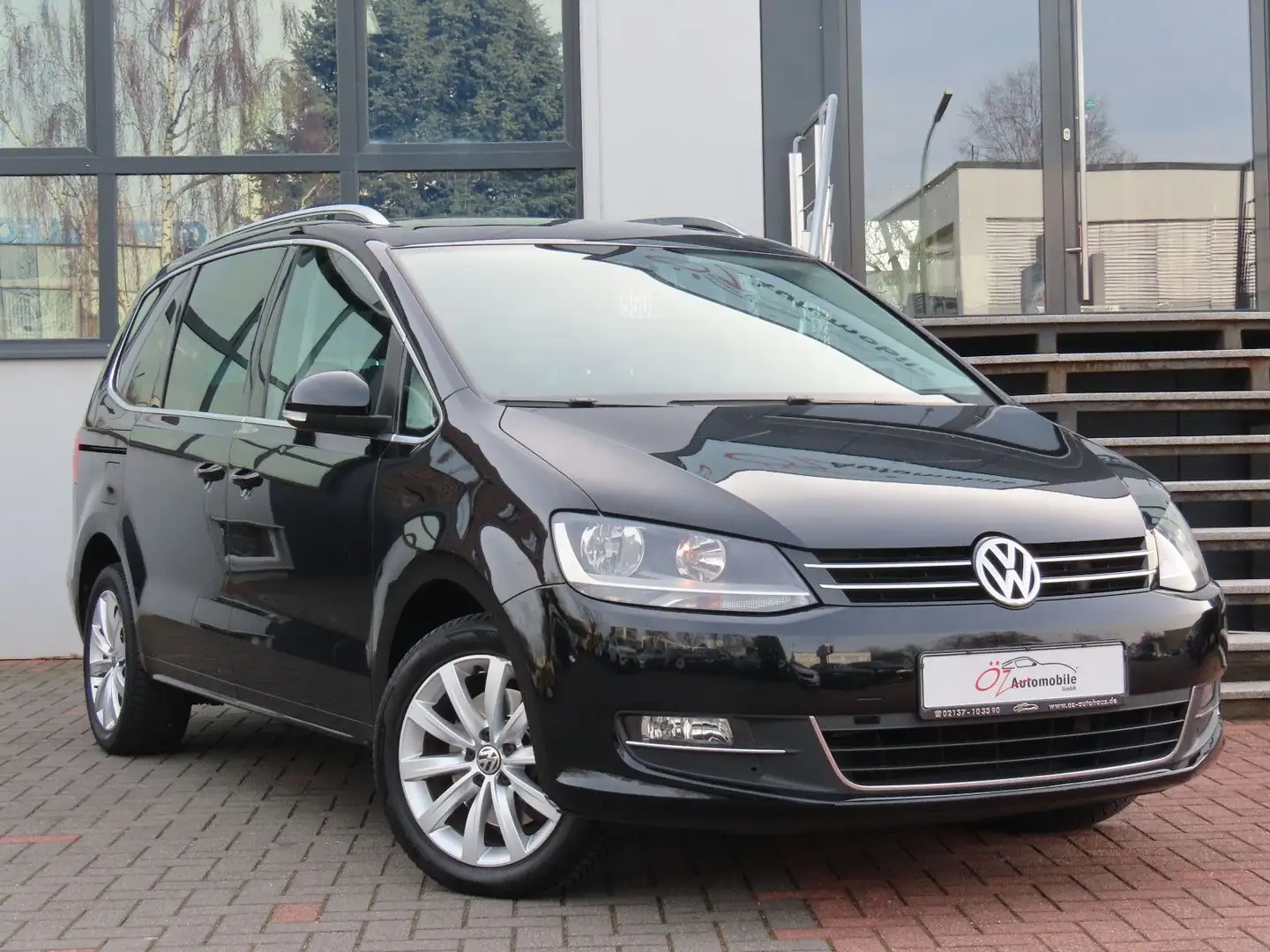 Volkswagen Sharan 1.4 TSI Alcantara Sitzheizung Klima Pano Negro - 1