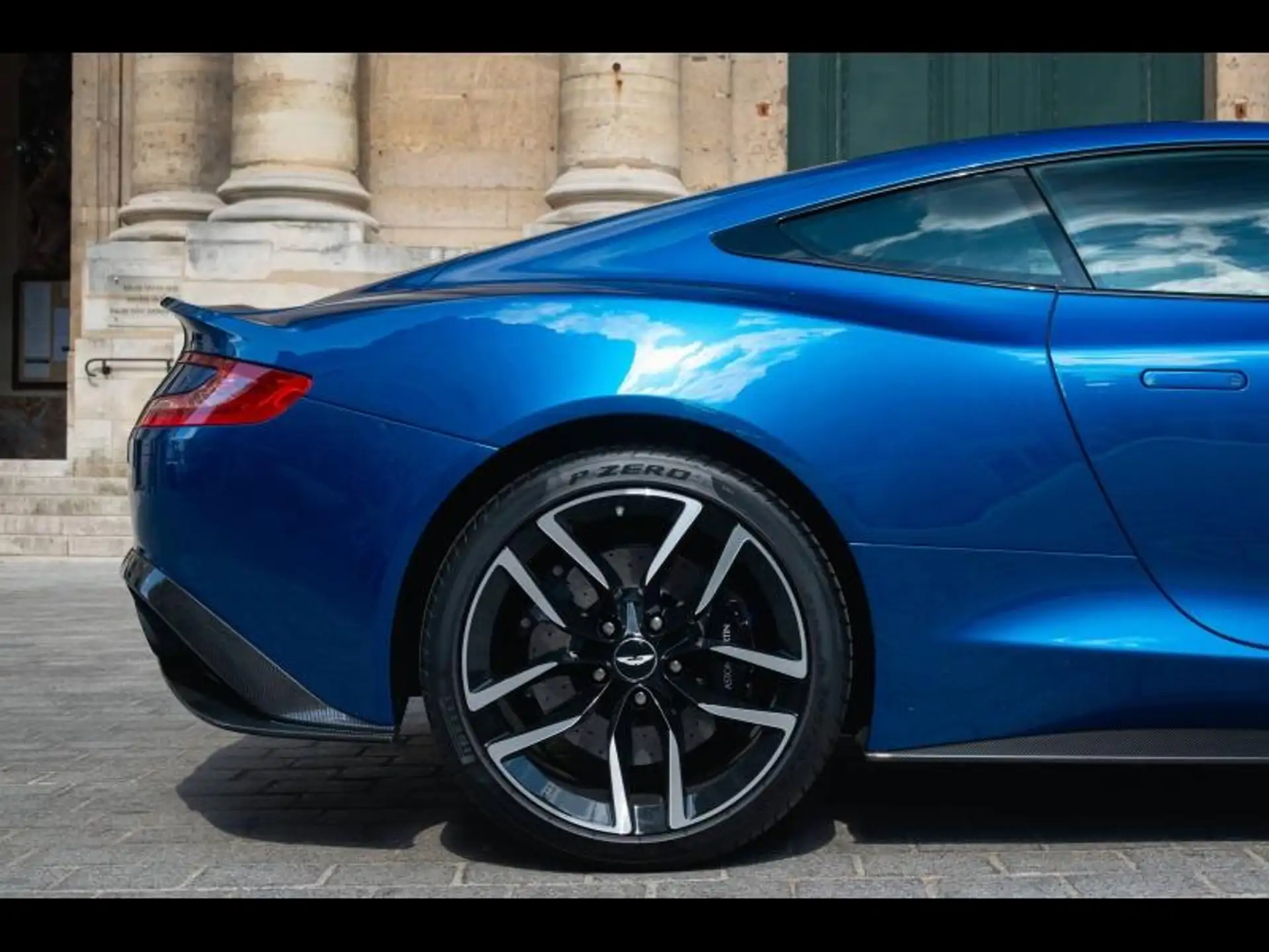 애스턴마틴 뱅퀴시 Coupe 2018 블루 사진 6