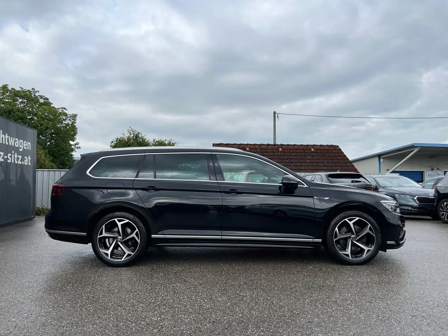 Volkswagen Passat Variant Elegance R-Line 2,0 TDI DSG | NP: €64.800 Schwarz - 2