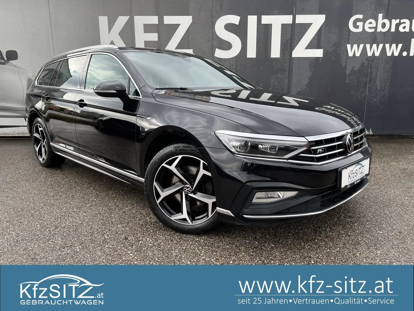 Volkswagen Passat Variant Elegance R-Line 2,0 TDI DSG | NP: €64.800 Schwarz - 1