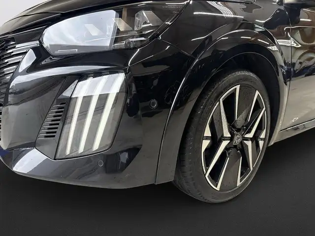 Peugeot 208 view 11