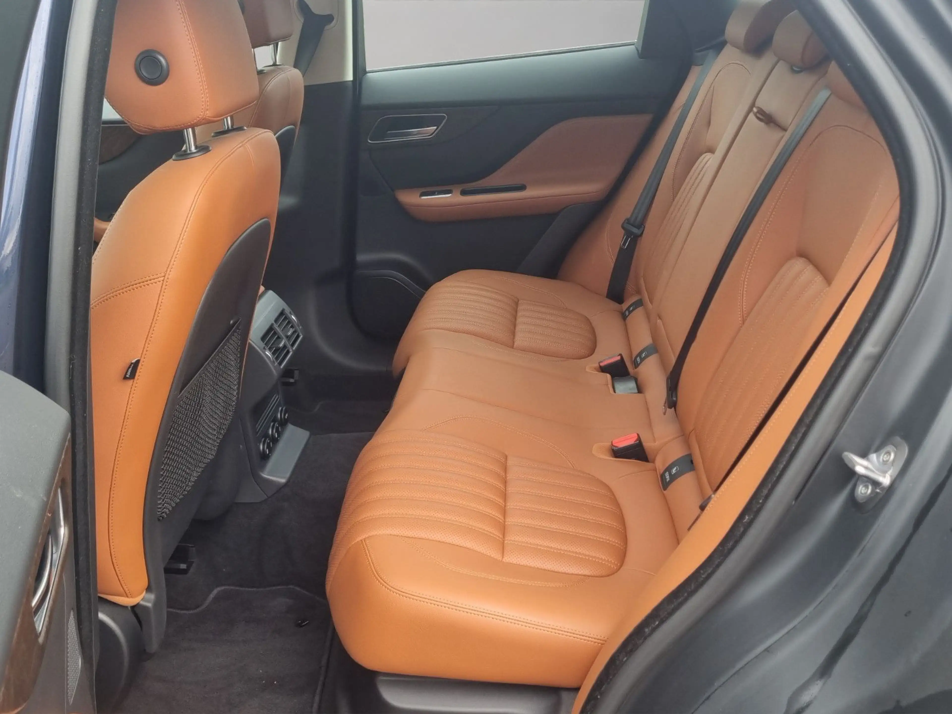 Jaguar F-Pace 20d Portfolio AWD BLAU/TAN — photo 15