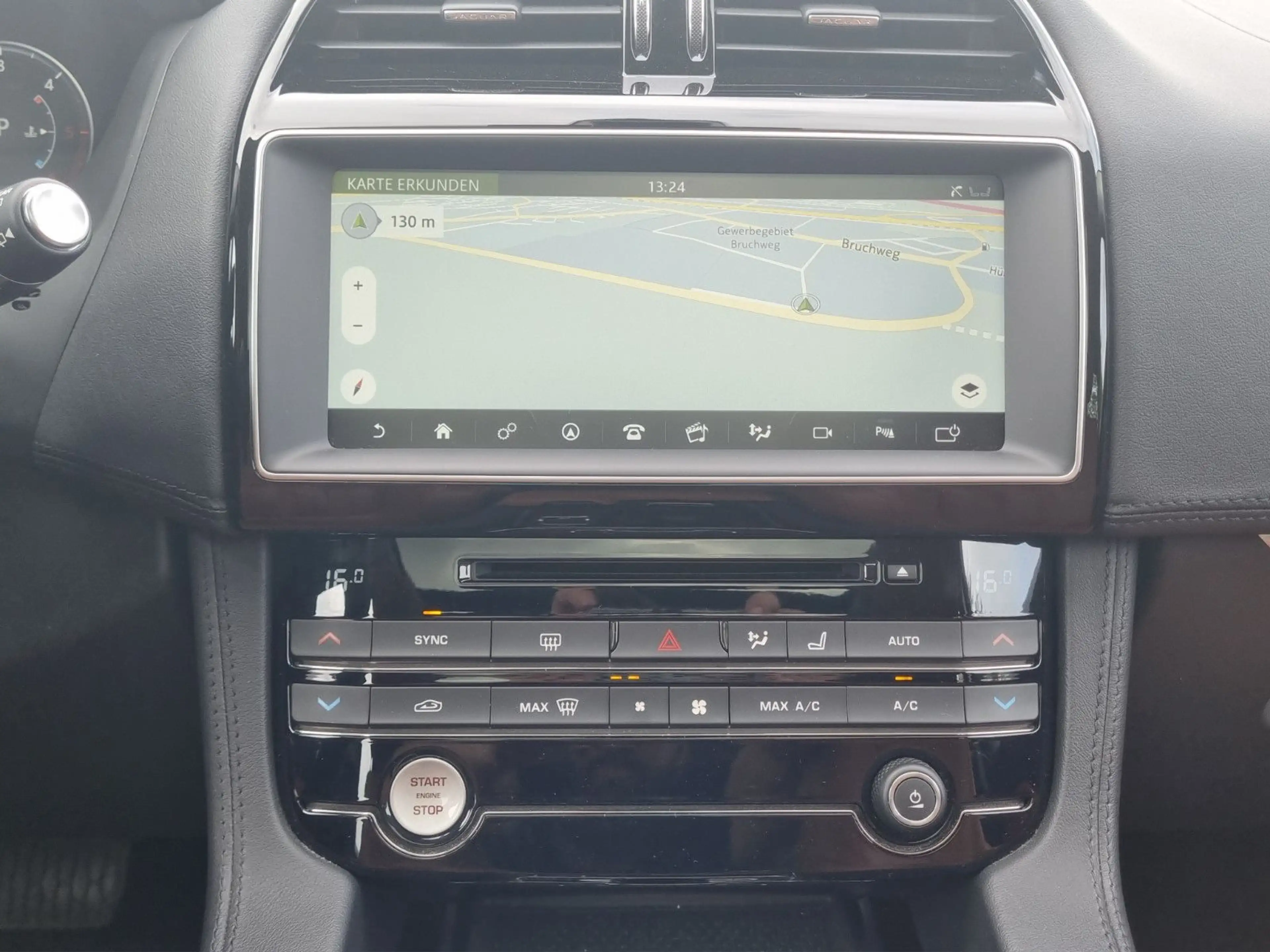 Jaguar F-Pace 20d Portfolio AWD BLAU/TAN — photo 13