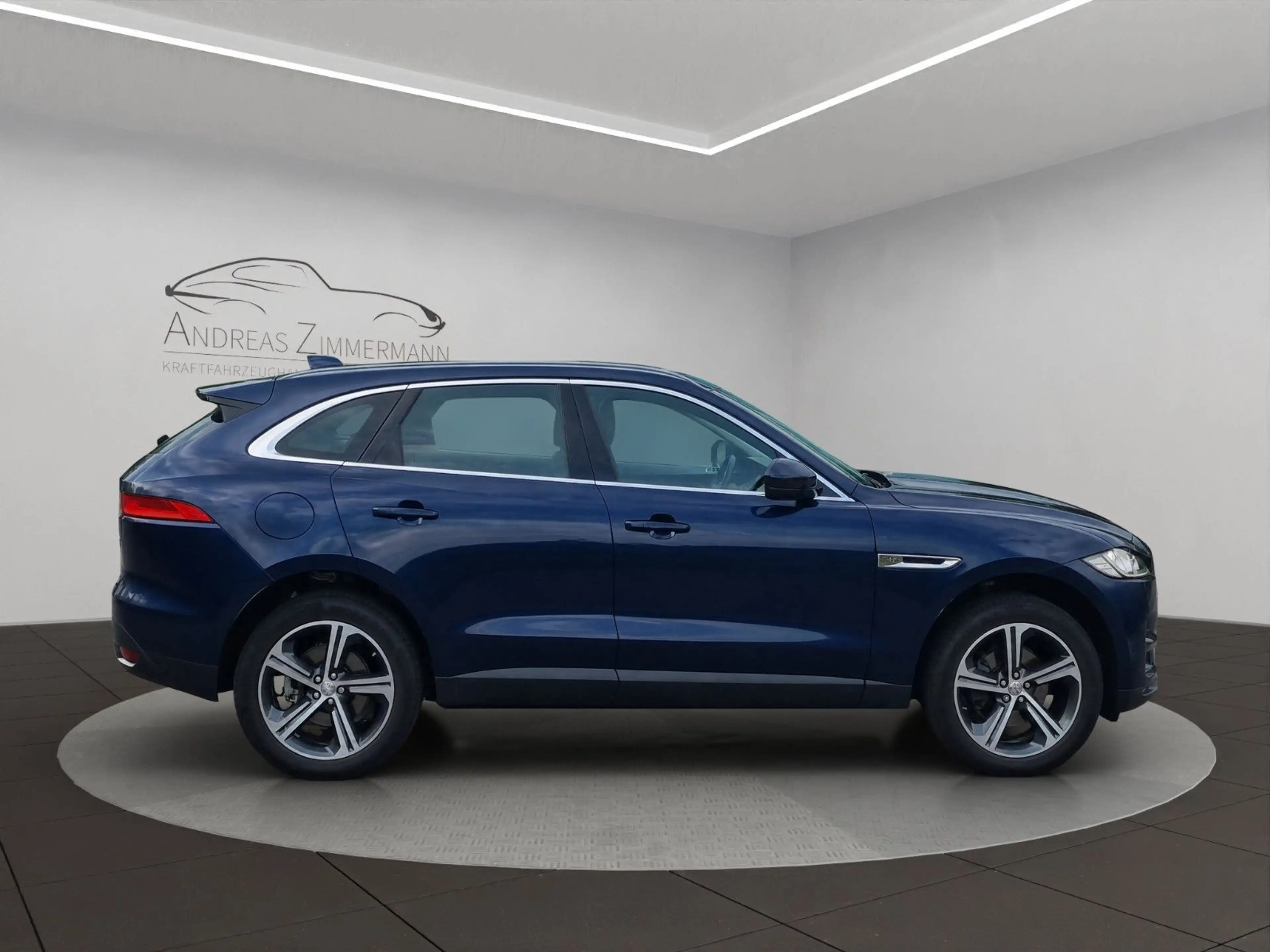 Jaguar F-Pace 20d Portfolio AWD BLAU/TAN — photo 4
