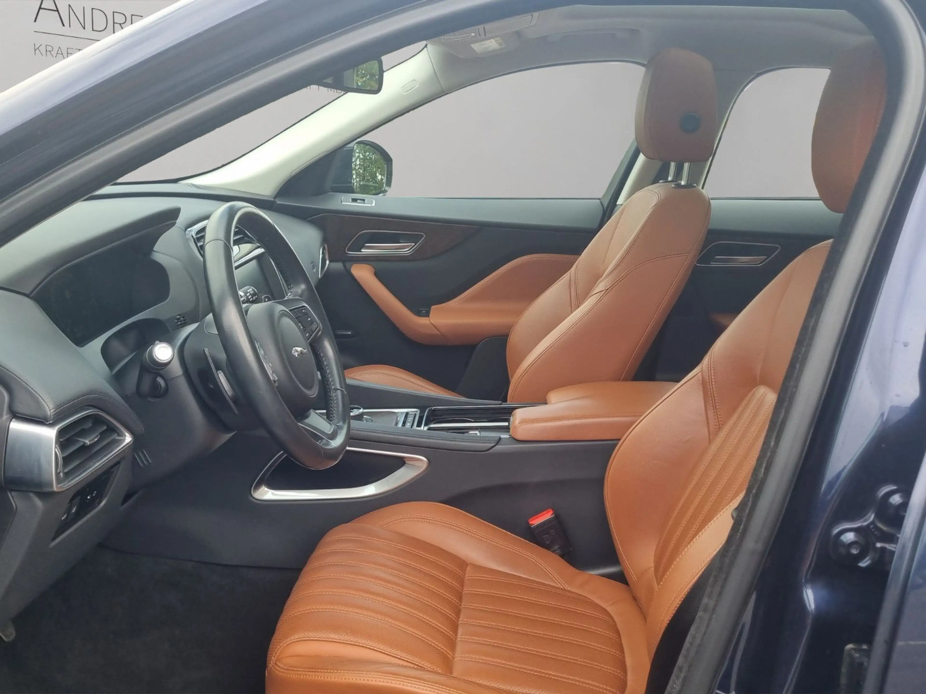 Jaguar F-Pace 20d Portfolio AWD BLAU/TAN — photo 9