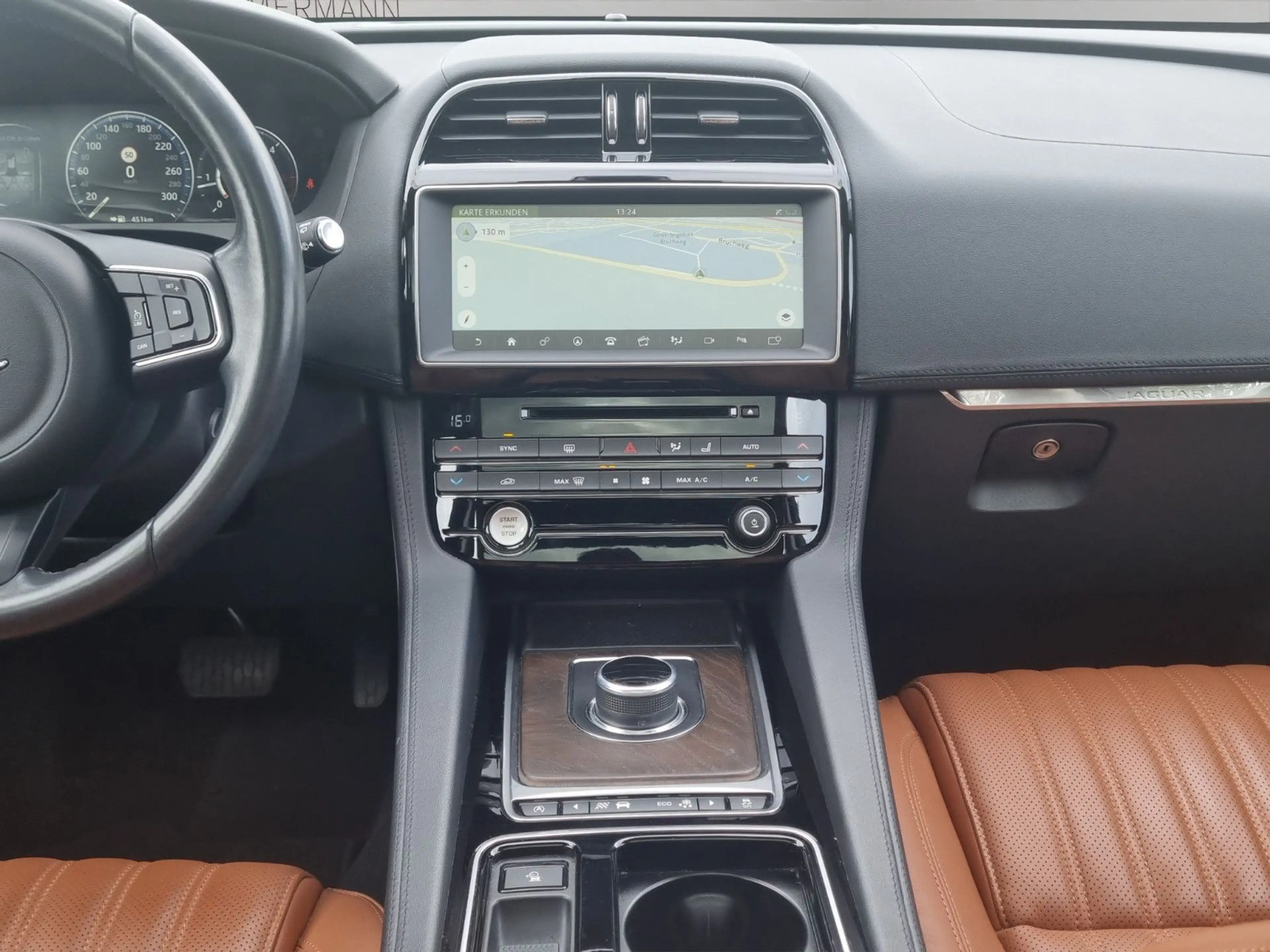 Jaguar F-Pace 20d Portfolio AWD BLAU/TAN — photo 12