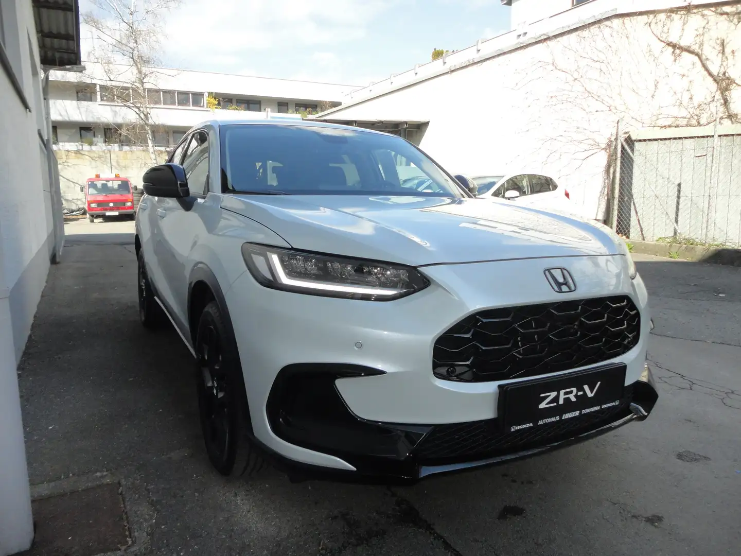 Honda ZR-V 2,0 i-MMD Hybrid Sport Aut. "Embelm Paket Schwarz" Weiß - 2