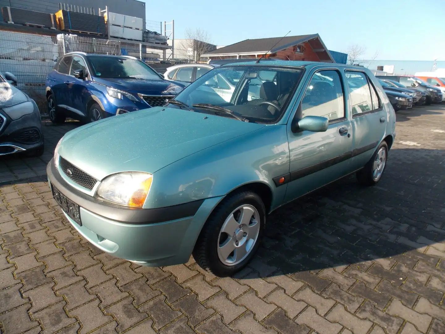 Ford Fiesta Futura aus 1.Hand/78.000 KM/TÜV 04/2027 Vert - 2