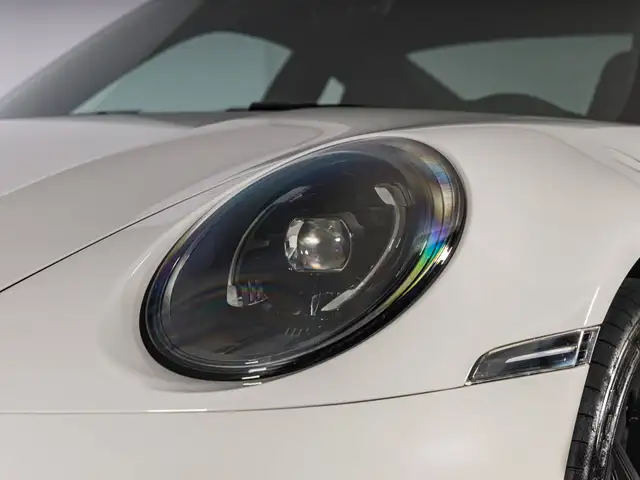 Porsche 911 view 13