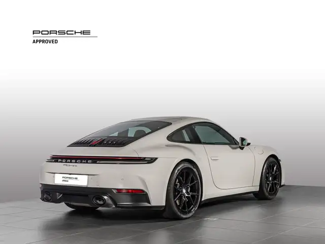 Porsche 911 view 3