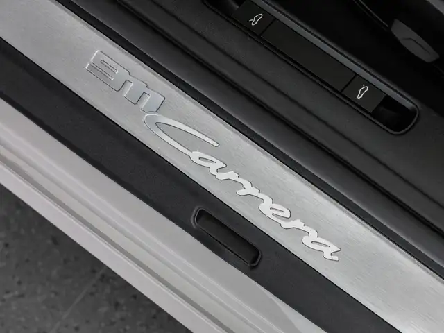 Porsche 911 view 12