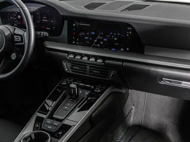 Porsche 911 view 8