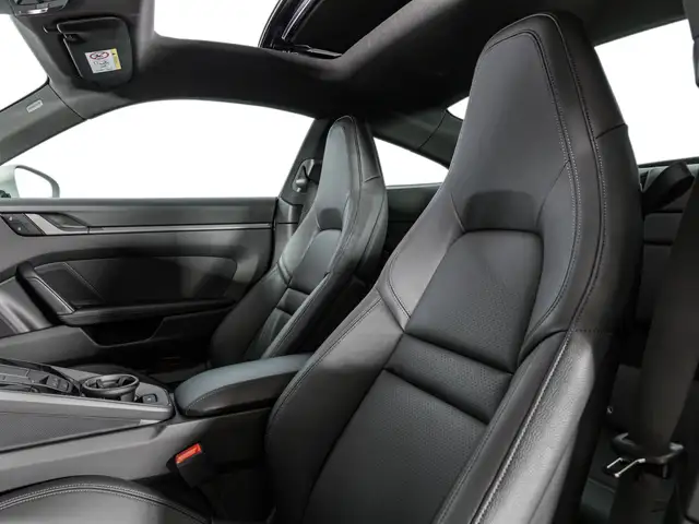Porsche 911 view 11