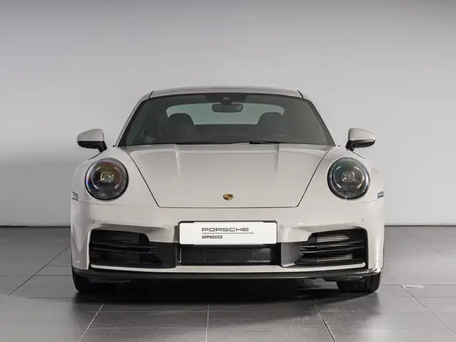Porsche 911 view 5