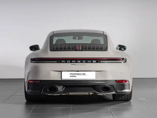 Porsche 911 view 6