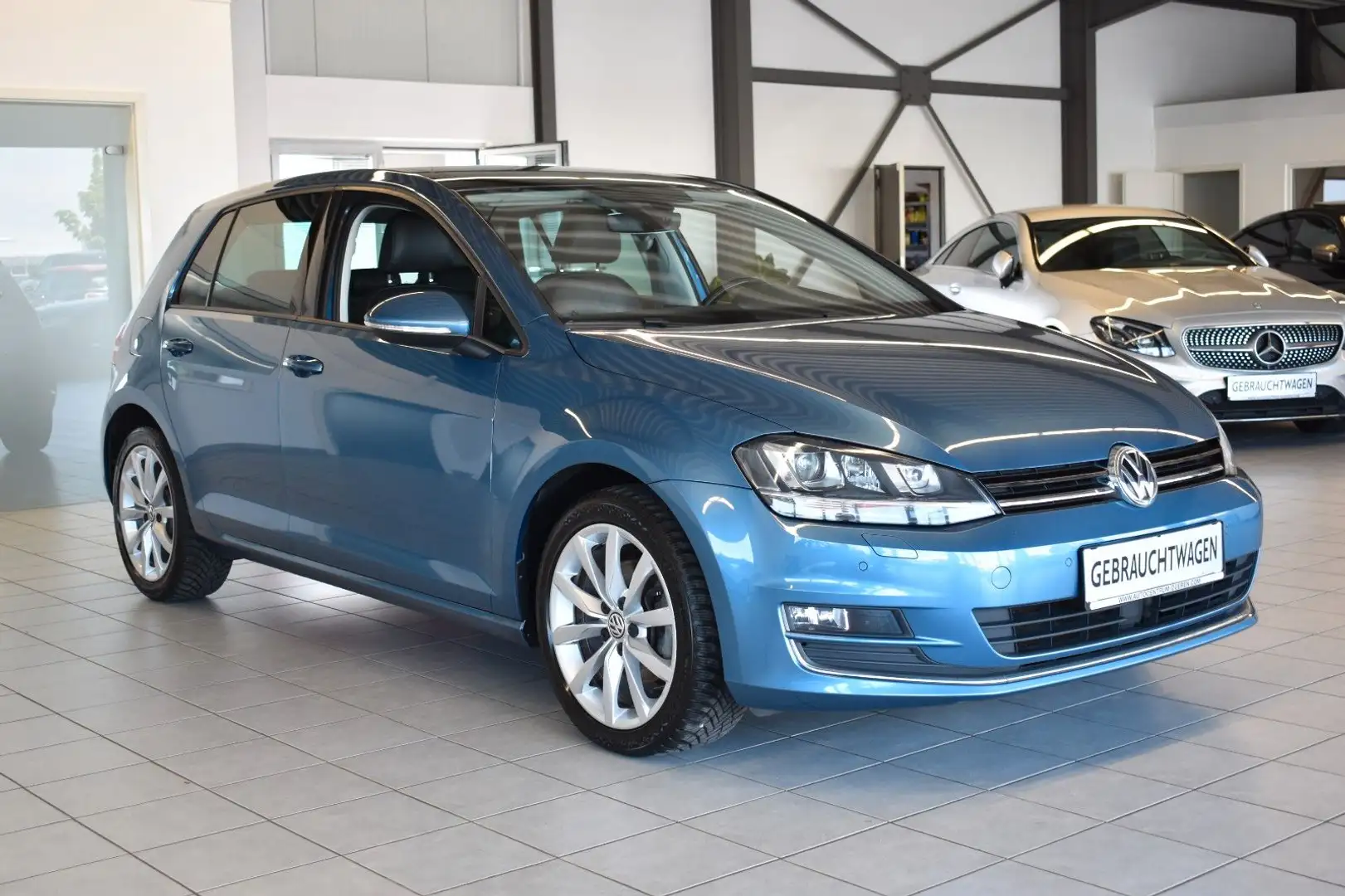 Volkswagen Golf VII Lim. Highline BMT DSG/XENON/APP-CONNECT Blau - 1