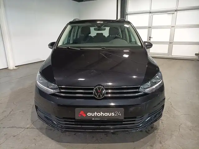 Volkswagen Touran view 2